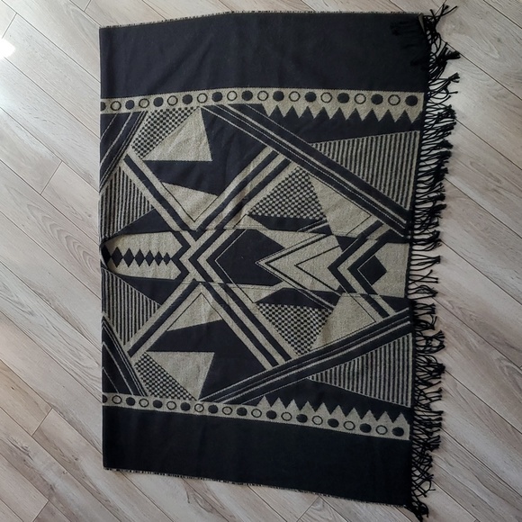 Sweaters - Geometric OS Shawl Poncho